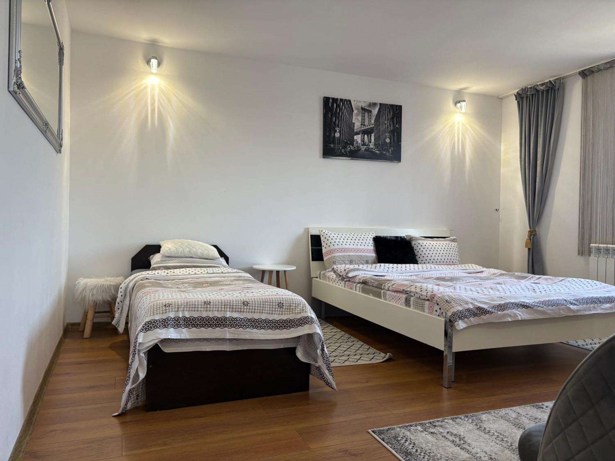 Vila Mik Guesthouse Săcele Exteriör bild