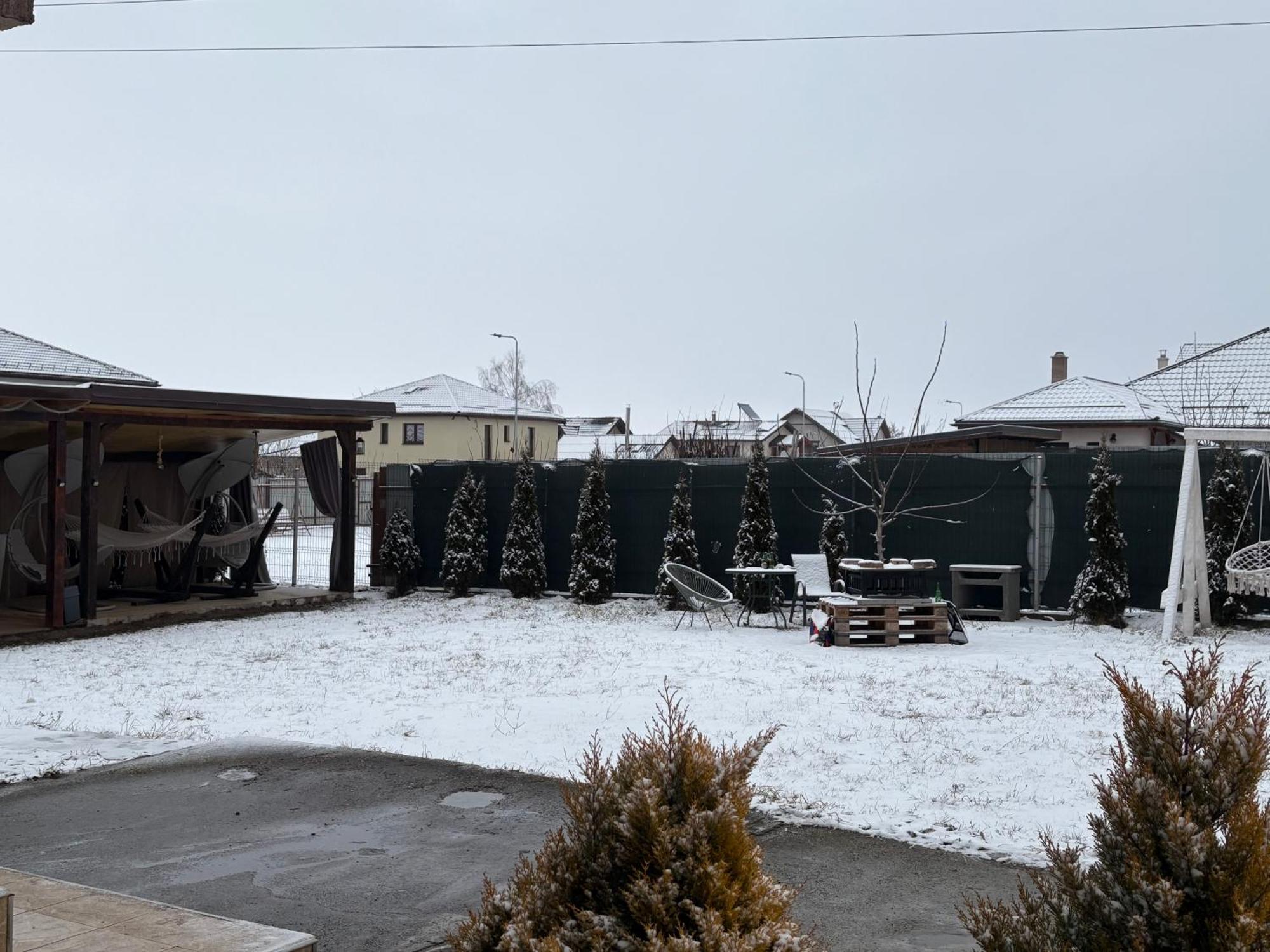 Vila Mik Guesthouse Săcele Exteriör bild