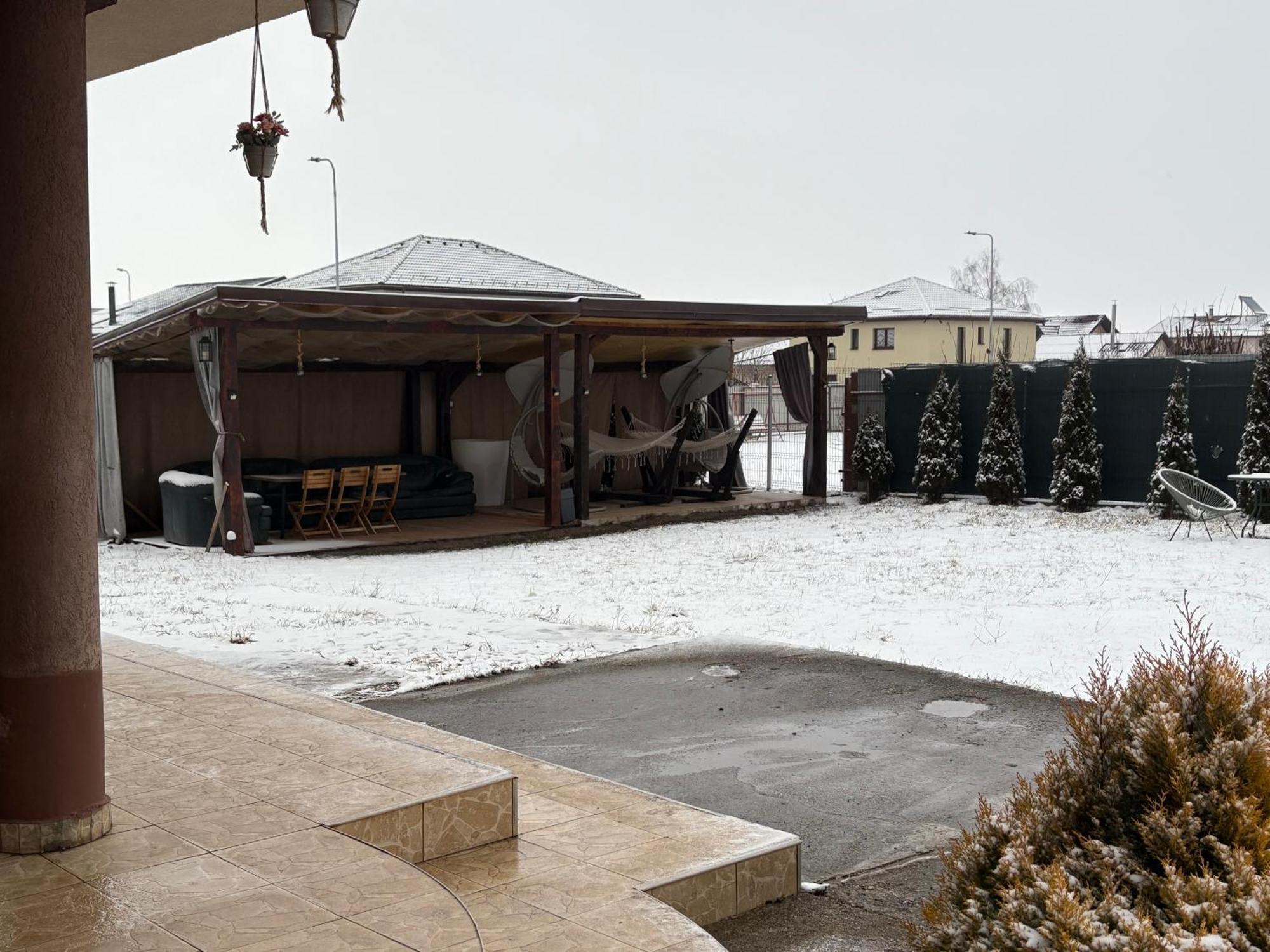 Vila Mik Guesthouse Săcele Exteriör bild